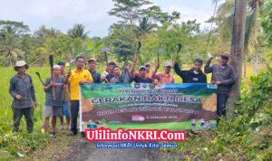 Hujan Tak Surutkan Semangat: Gotong Royong Warga Jampangkulon di Hari Bakti Desa Nasional