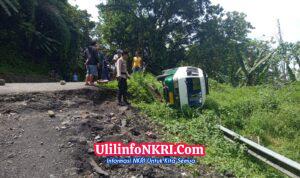 Angkot Terbalik Tanpa Penumpang, Kecelakaan Tunggal di Tanjakan Baeud